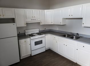 917 W 3rd St APT 4, Davenport, IA 52802