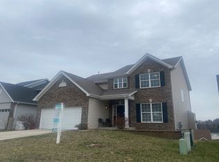 219 Winding Bluffs Ct, Fenton, MO