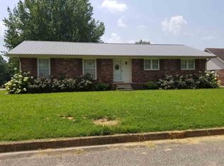 305 Woodside Dr, Greenfield, TN 38230