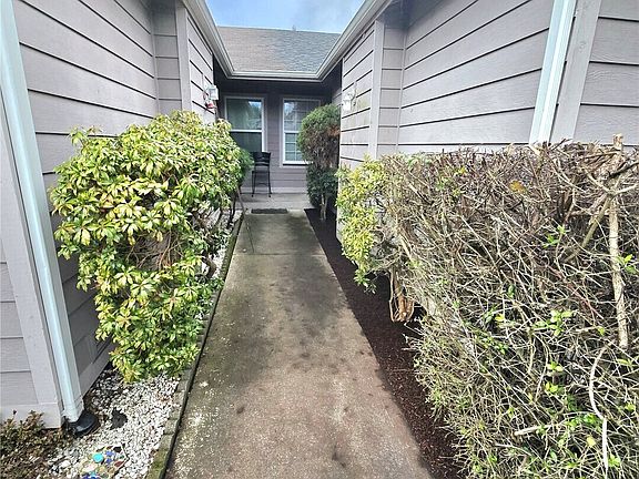3rd image of 803 Avalon Court SE