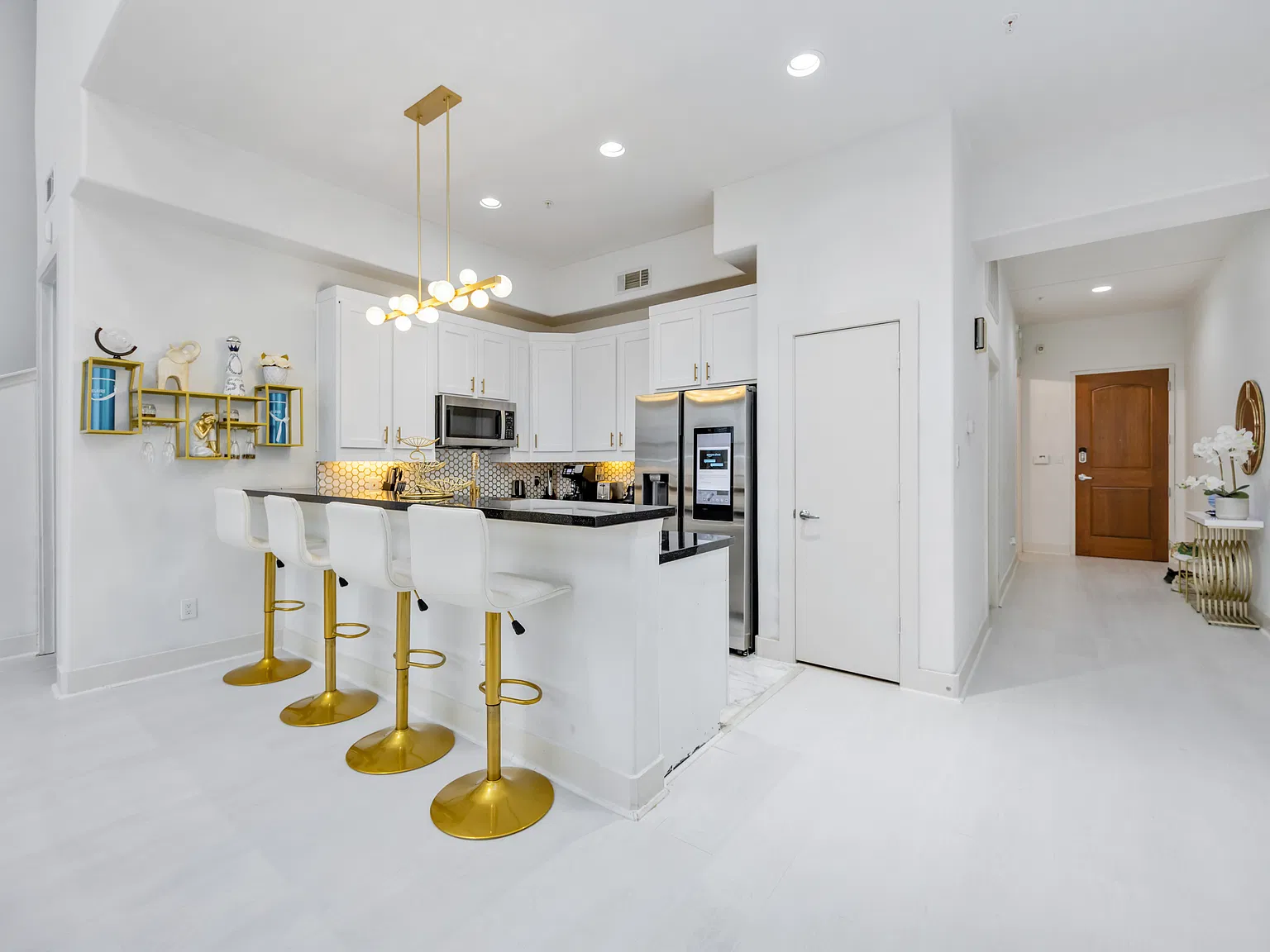 1 bed, 1900 sqft, $1,299 — Photo 2