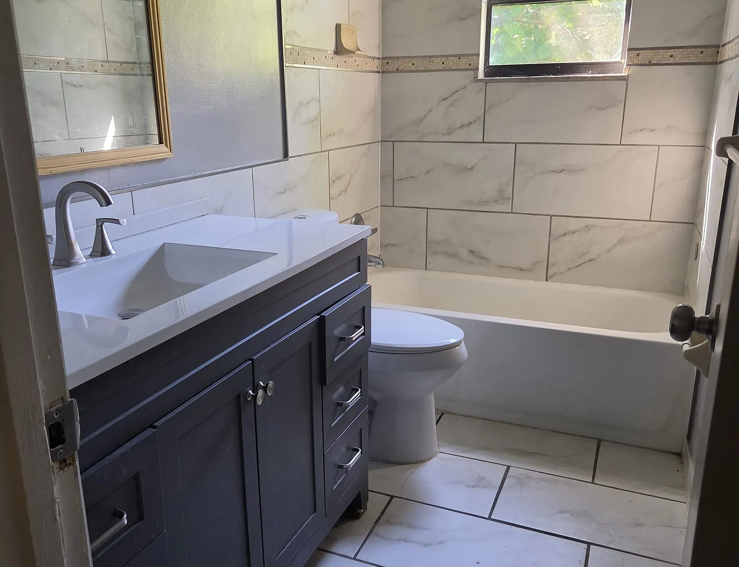 3 bed, 2000 sqft, $1,900 — Photo 2