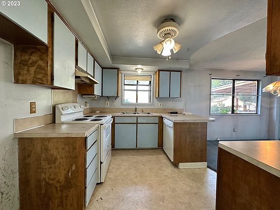 4th image of 6119 NE 102nd Ave