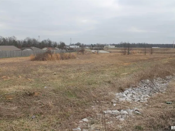 3 N Wolf Creek Rd, Carterville, IL 62918