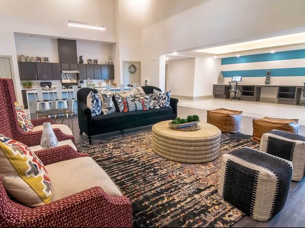2800 NE Green Oaks Blvd #3204