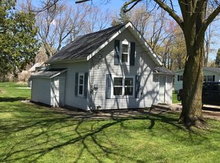 225 E Smith St, Sheridan, MI 48884