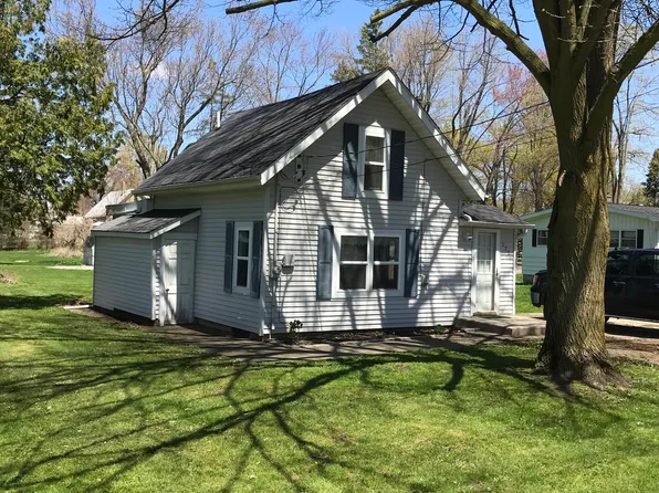 225 E Smith St, Sheridan, MI 48884