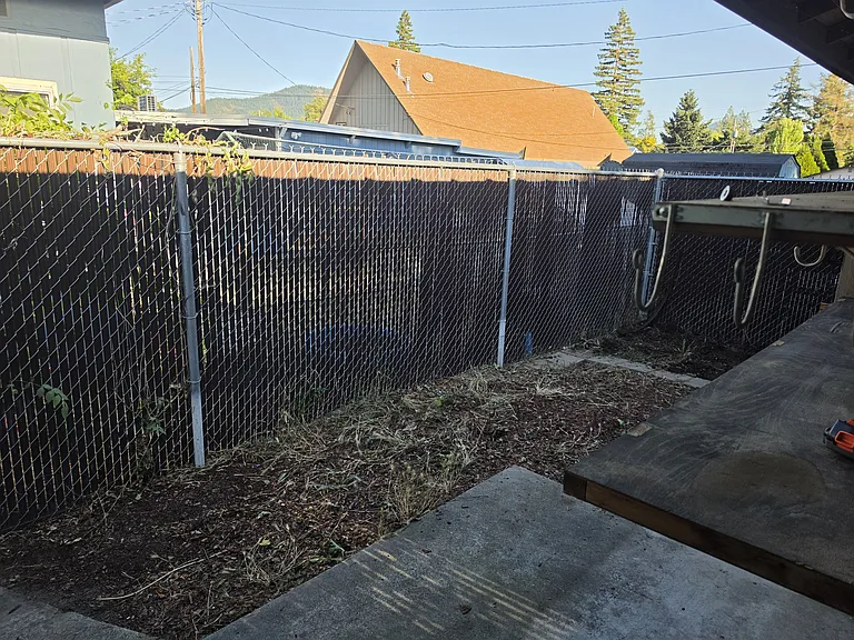 449 SW I St #A — Photo 4