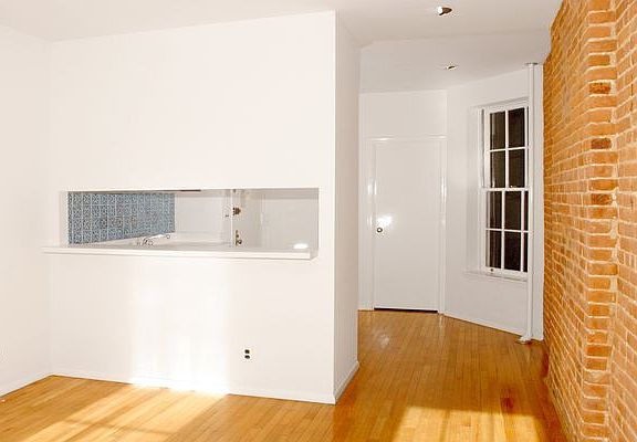 2nd image of 321 E 75th St #*2fe