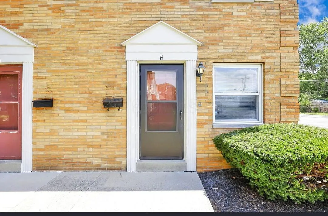 2 bed, 1.0 bath, 810 sqft, $1,400 — Photo 1