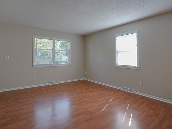 3rd image of 1021 Carrier Creek Blvd NE #1021