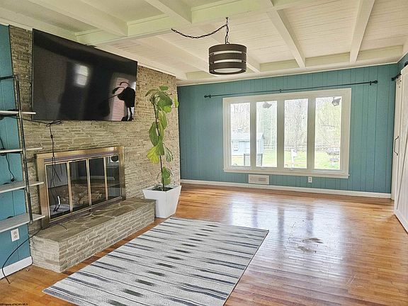 4th image of 518 Hillcrest Cir