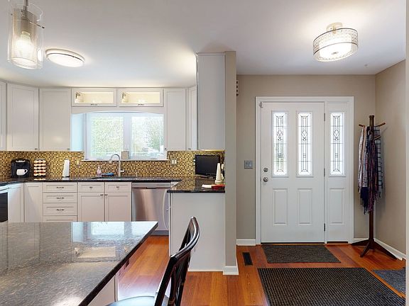 2nd image of 313 Windhaven Dr