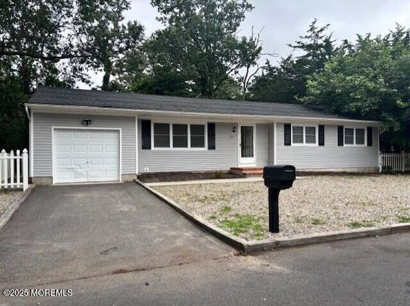 255 Dogwood Ln