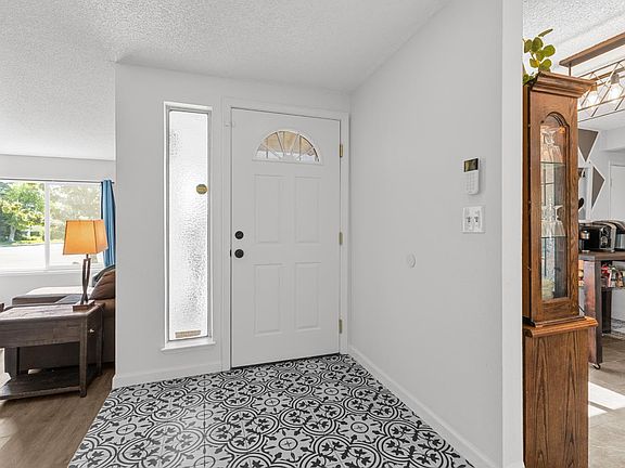 4th image of 2366 Cheim Blvd