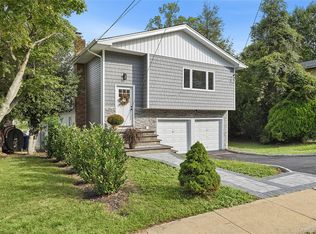 21A Neulist Ave, Port Washington, NY 11050