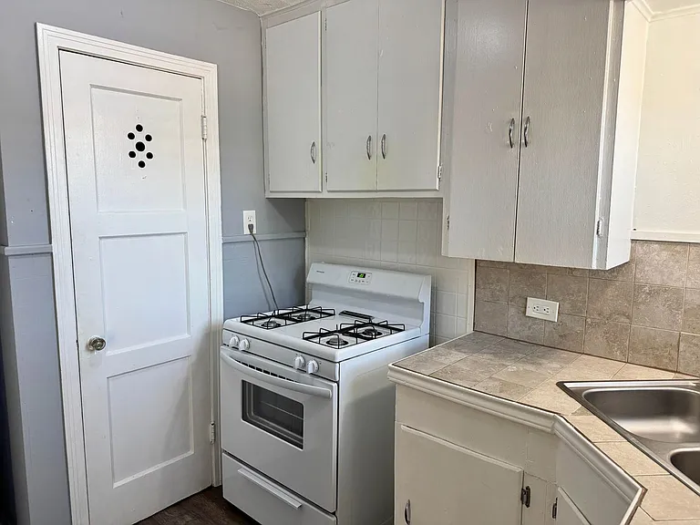 1801 Rose St — Photo 10