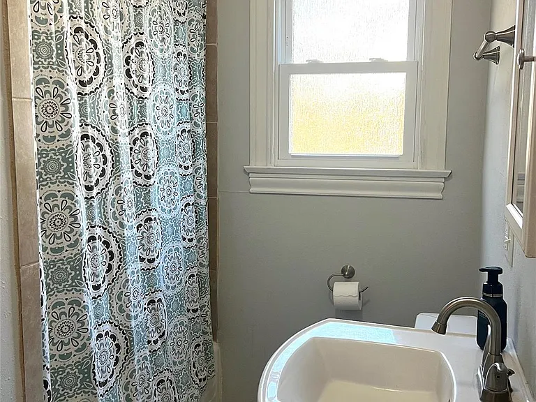 801 Avenue F — Photo 21