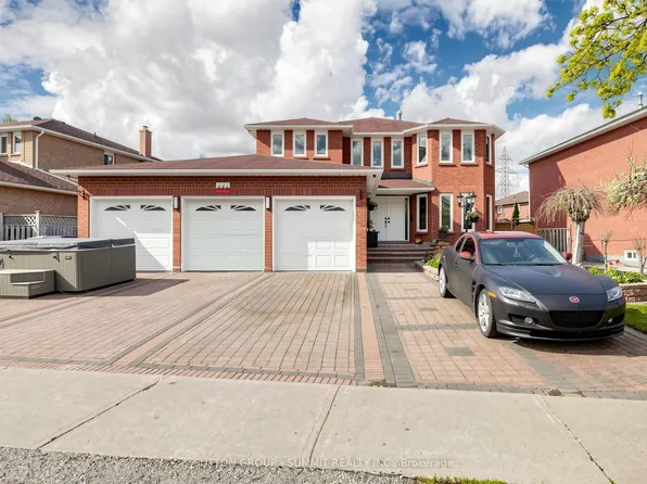 556 Ray Lawson Blvd, Brampton, ON L6Y 4H5