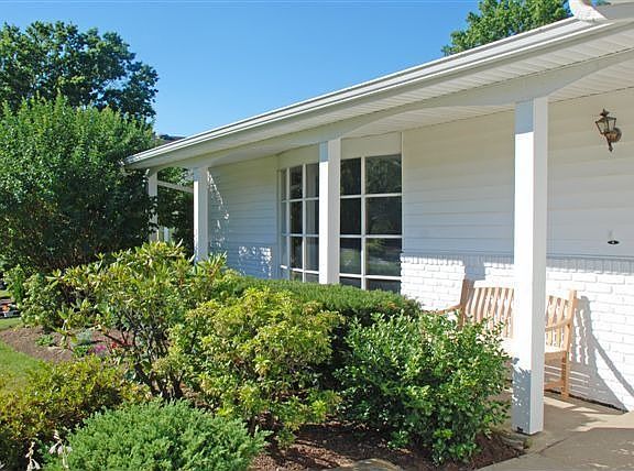 Charming and inviting exterior.