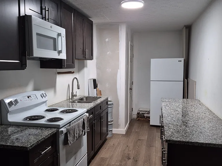 418 Summer Hill Cir — Photo 24