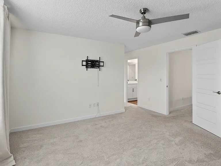 185 E Warren Ave — Photo 18