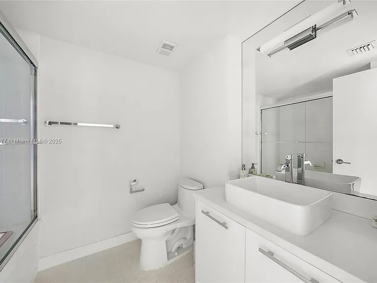 1000 W Island Blvd #2407 — Photo 15