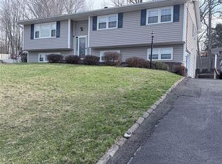 12 Juniper Ln, Monroe, NY 10950