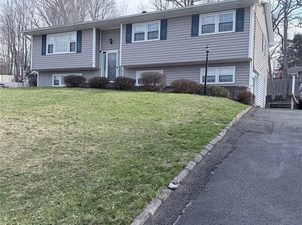 12 Juniper Ln, Monroe, NY 10950