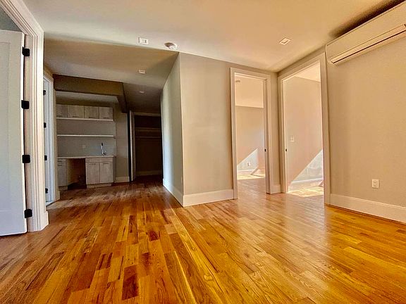 2nd image of 245 Sullivan Pl #D5g