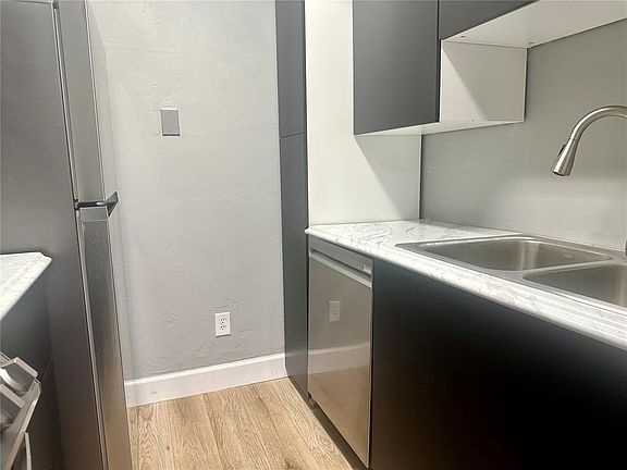 4th image of 435 Wymore Rd #207