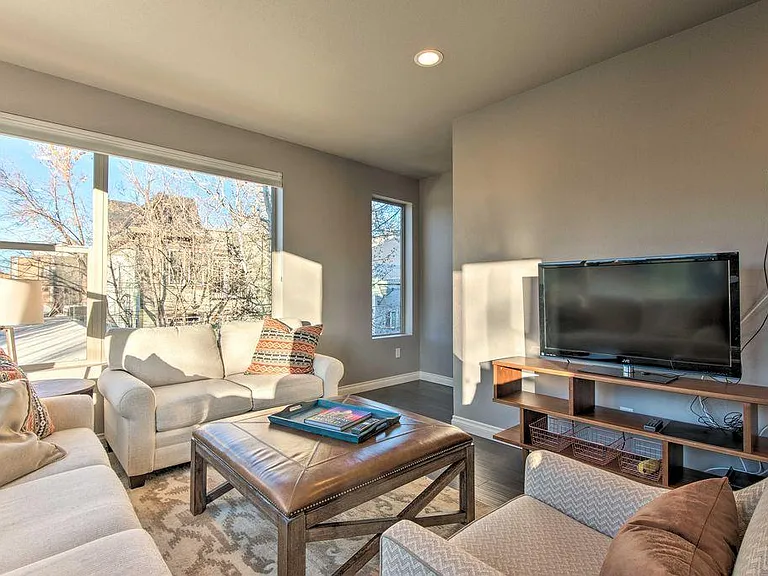 2065 N Downing St #7 — Photo 12