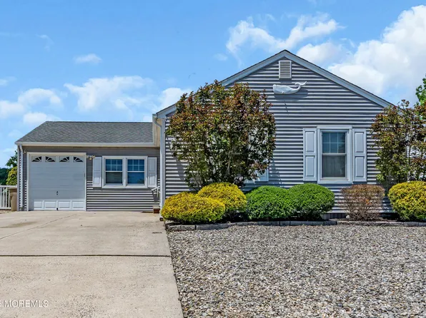 82 Spinnaker Court, Bayville, NJ 08721