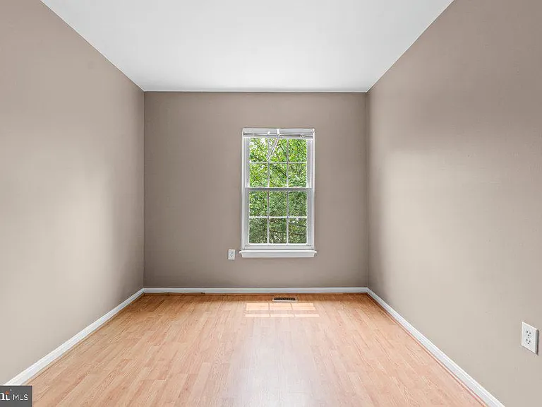 8 Wessex Ct — Photo 24