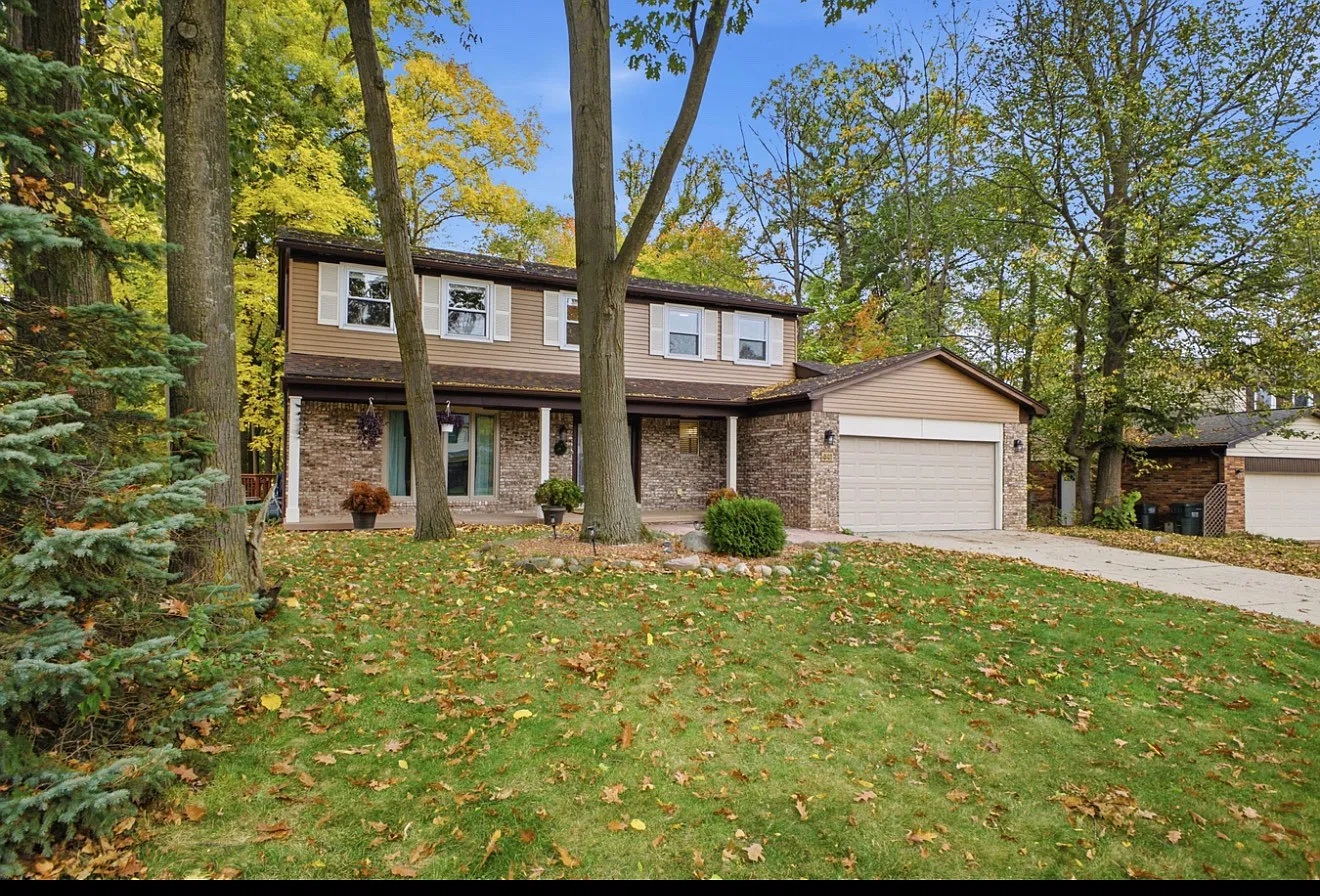 4 bed, 2.5 bath, 3192 sqft, $3,000 — Photo 1