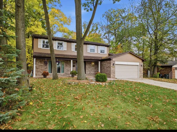 441 Pinehurst Dr, Rochester Hills, MI 48309