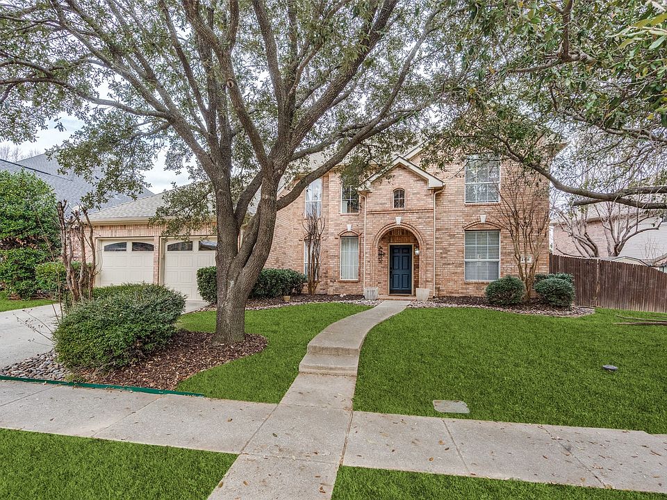1st image of 208 S Village Dr