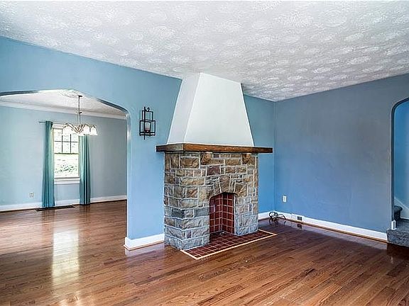 4th image of 2386 Groveland St