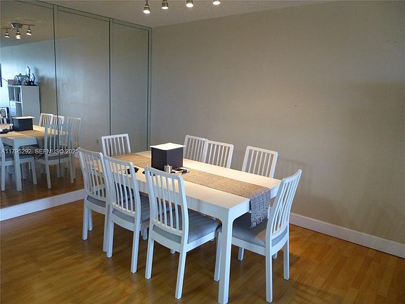 5th image of 2801 NE 183rd St APT 1507W