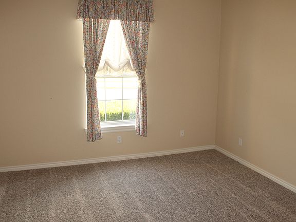 4th image of 4221 NE 140th Pl