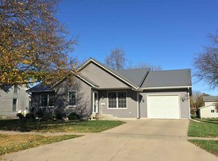 806 E Madison St, Washington, IA 52353