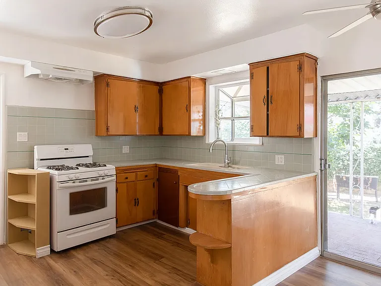1661 Highland Oaks Dr — Photo 15