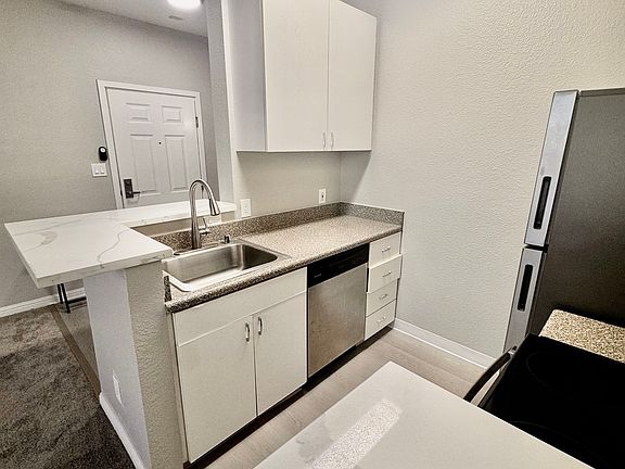 3rd image of 1500 Laurel St #308