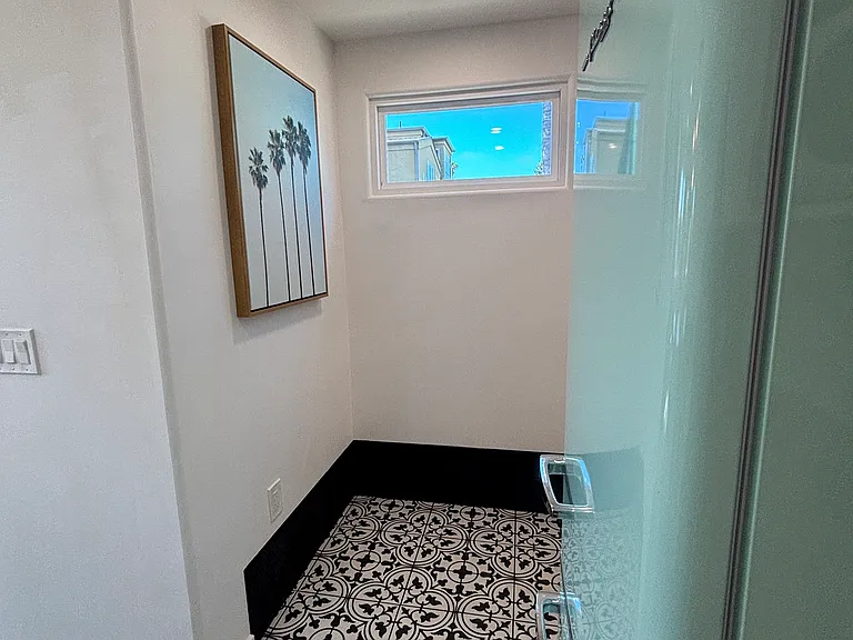 232 N Rios Ave — Photo 8