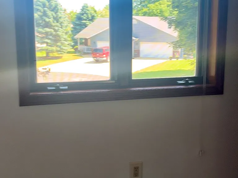 1752 W Greenlawn Ln — Photo 18