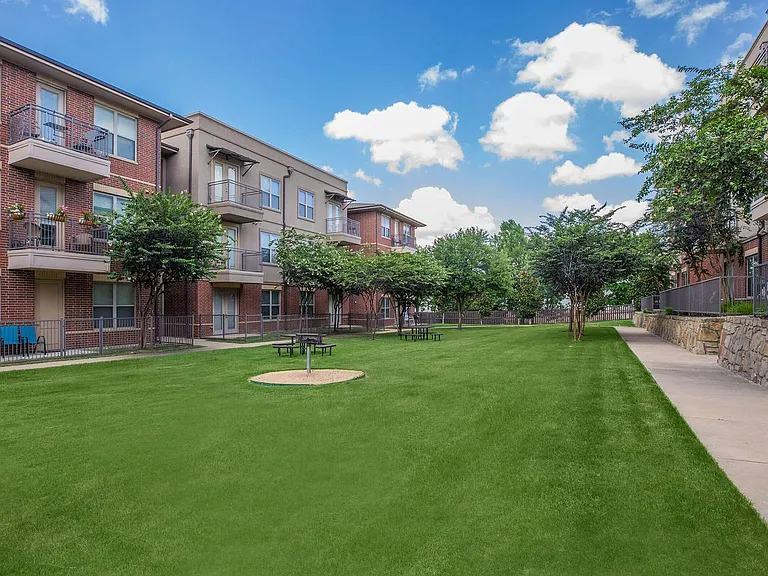 Century Cedar Hill — Photo 8