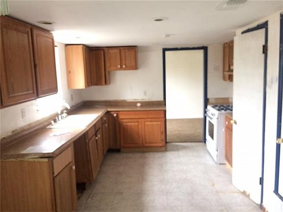 5th image of 13069 Sevres St