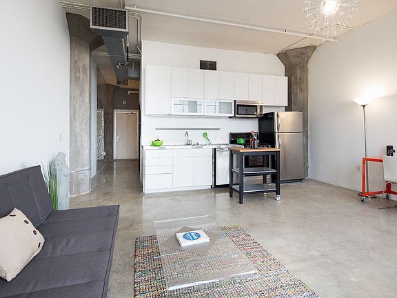 3rd image of 315 E 8th St APT 403