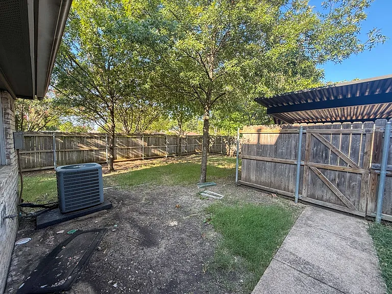 612-614 Towne House Ln — Photo 28