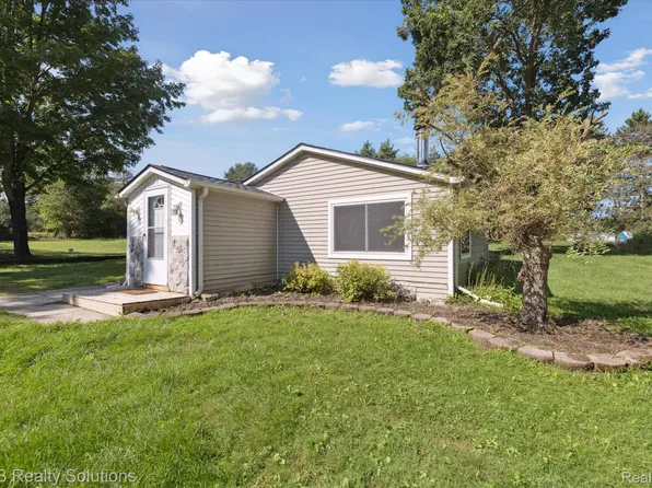 5159 Millis Rd, North Branch, MI 48461